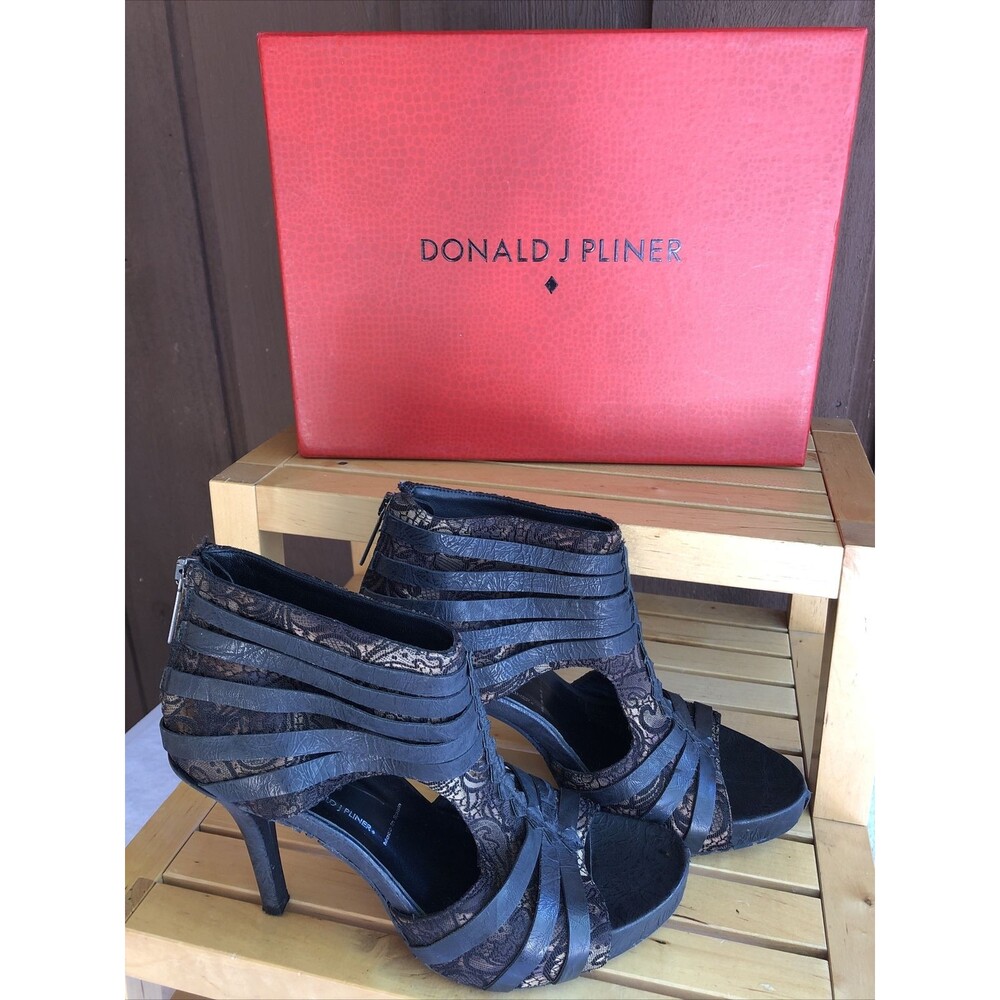 Donald J Pliner Made in Spain Women’s  Sz 8 M, Gladiz Black/Gold Heels Platform